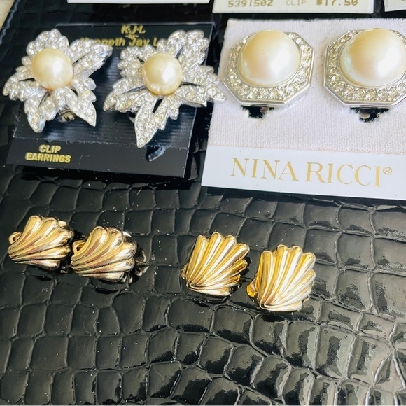 Vintage RICHELIEU Dainty Faux Pearl Gold Tone Swirl Clip On Retro Earrin… - Picture 15 of 15